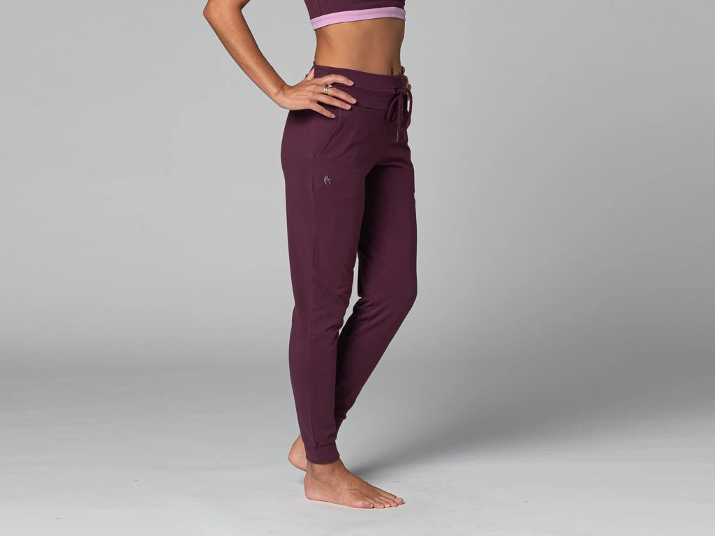Pantalon De Yoga Femme Jogg - Bio Prune M - Presque Parfaits 2 Pantalon De Yoga Femme Jogg - Bio Prune M - Presque Parfaits – Image 2