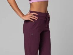 Pantalon De Yoga Femme Jogg - Bio Prune M - Presque Parfaits 17 Pantalon De Yoga Femme Jogg - Bio Prune M - Presque Parfaits -CHIN MUDRA Soldes pantalon de yoga femme jogg bio 170556834765a8e85b5596c